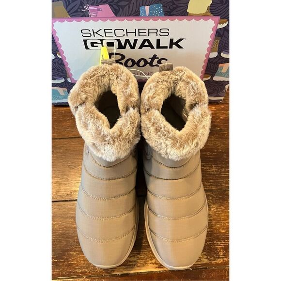 Skechers Women's Easy Going-Frosty Charm Ankle Boot - Picture 4 of 8